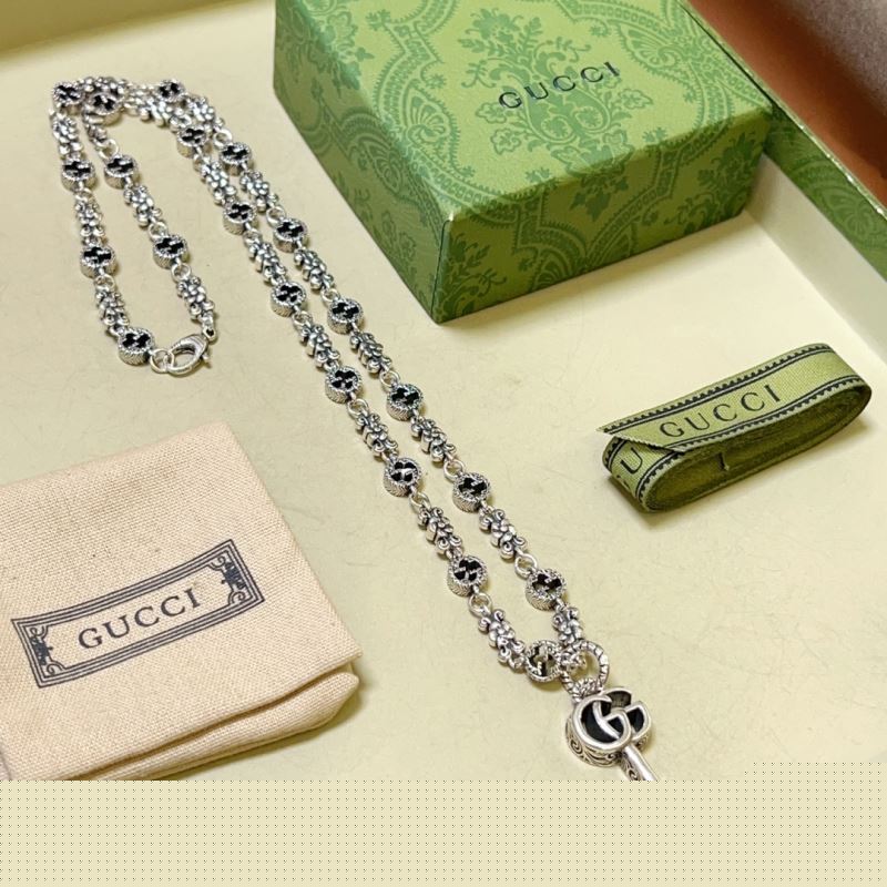 G*u*i necklaces